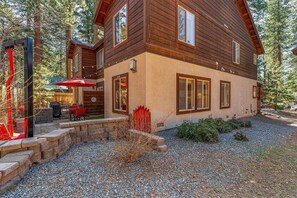 Exterior - Kings Beach Townhome – Walk to Lake & Shops, Near Ski Resorts, Hiking & Golf (Kings Beach)