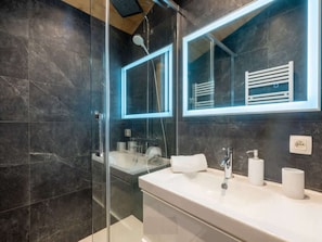 Apartment | Bathroom | Hair dryer, towels, soap, shampoo - Comfortable Duplex in the City-center of Chamonix (Chamonix-Mont-Blanc)