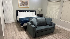 Unclassified image, 3 of 27, button - Cozy Luxurious house where privacy is the key (Abbotsford)