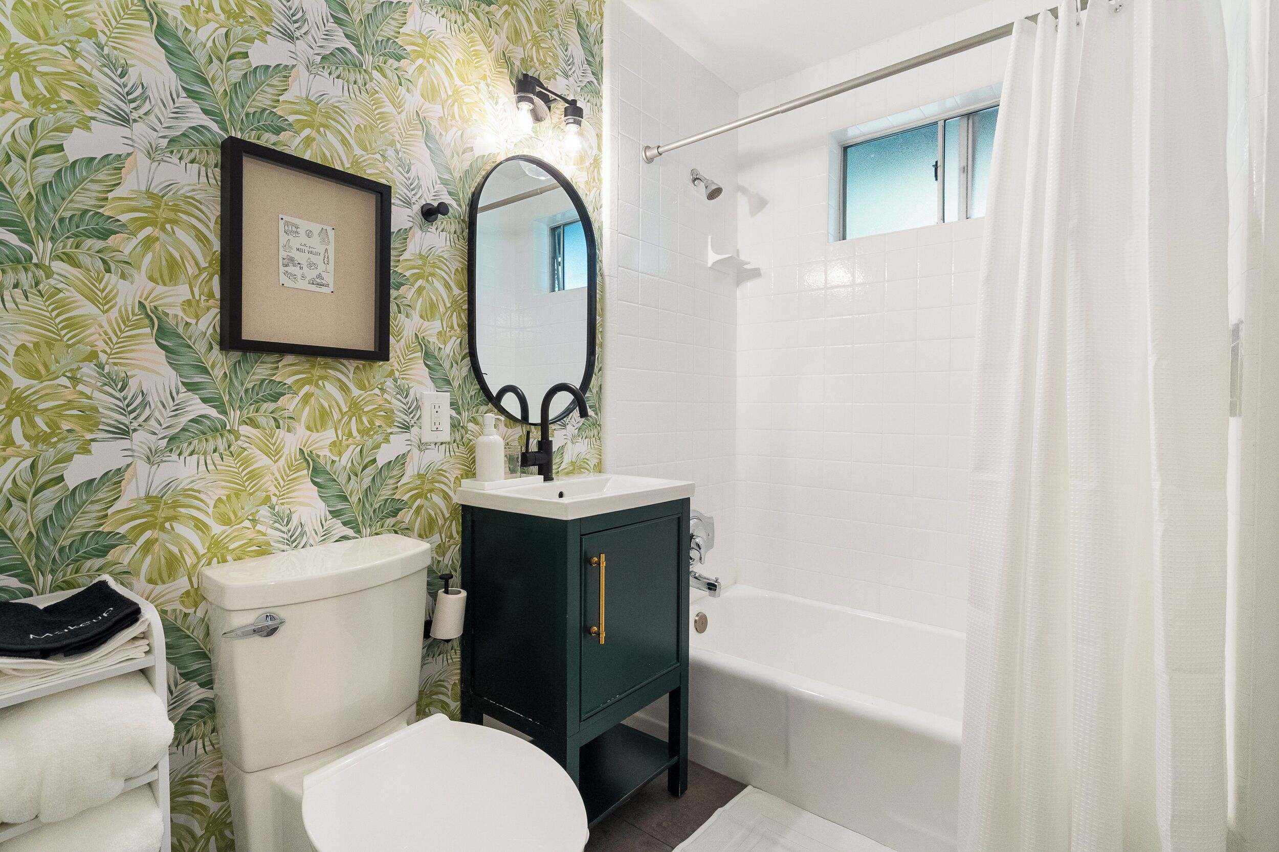 Hårtørrer, håndklæder, Sæbe, Toiletpapir