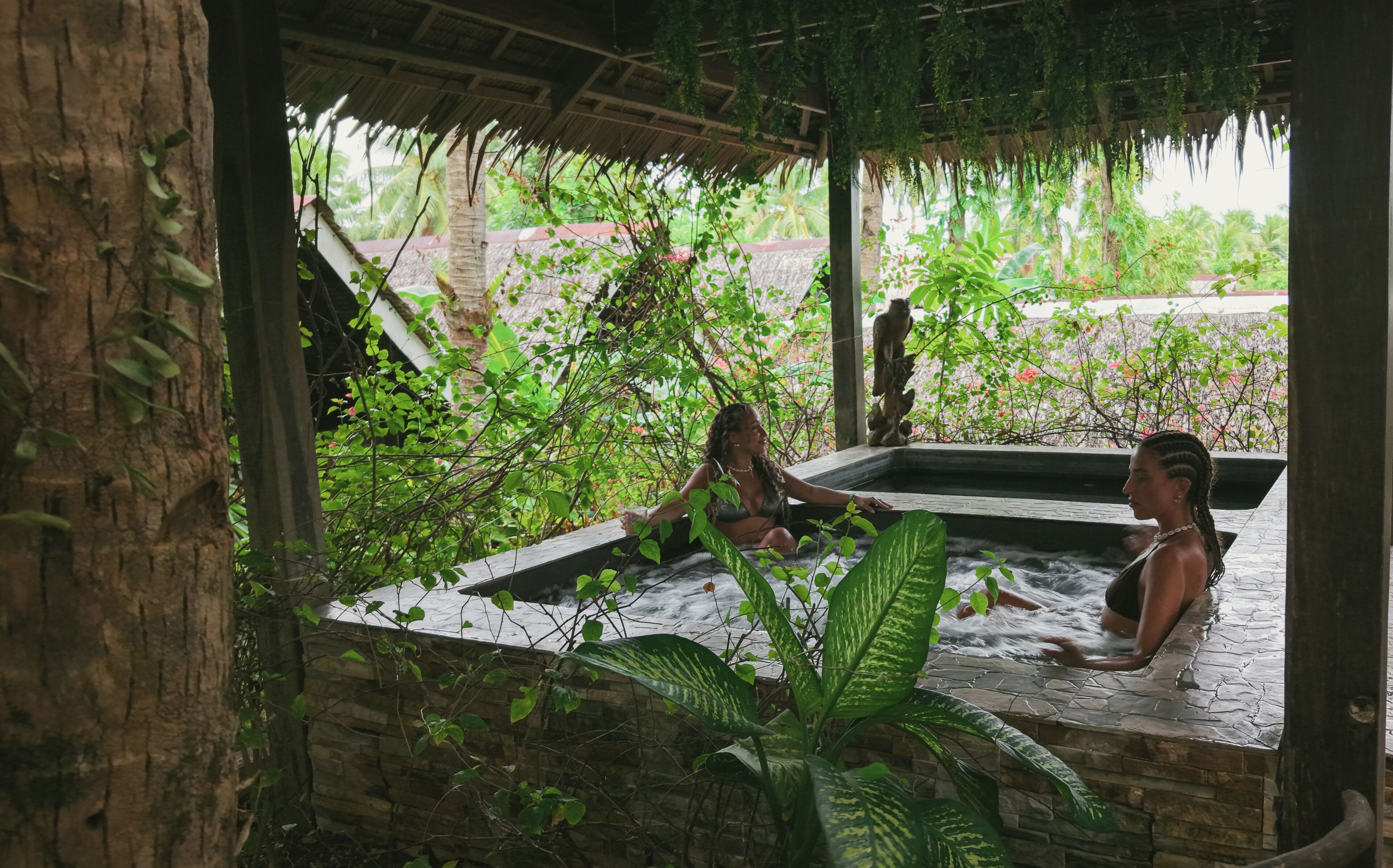 Indoor spa tub