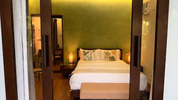 Villa Classic, vista giardino | Una scrivania, postazione laptop, tende oscuranti, Wi-Fi gratuito