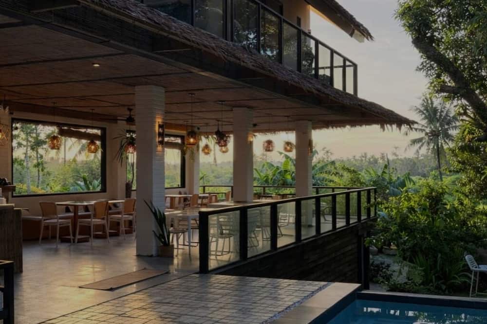Jungle Nest Resort