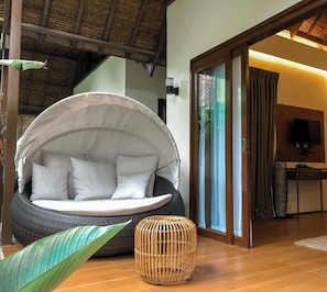 Classic Villa, Garden View | Terrace/patio