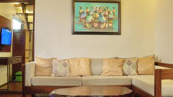 Superior-Villa | Badezimmer | Dusche, Handtücher, Seife, Shampoo