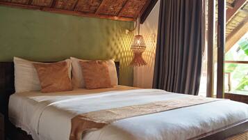 Superior villa | Een bureau, een laptopwerkplek, verduisterende gordijnen, gratis wifi