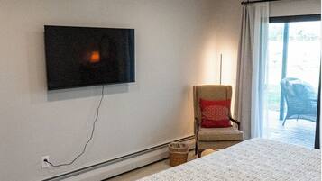 1 bedroom, desk, free WiFi, bed sheets