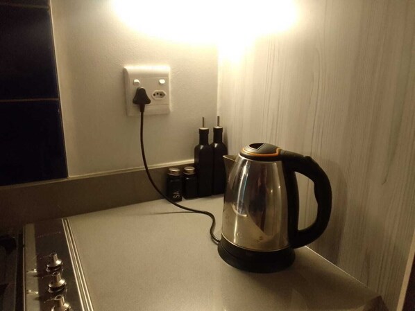 Unclassified image, 1 of 6, button