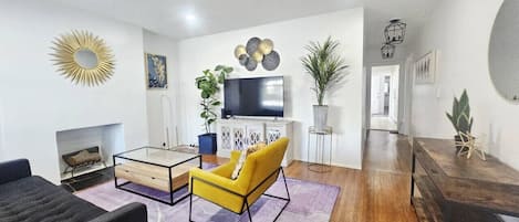 TV, fireplace