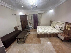 2 chambres, fer et planche à repasser, Wi-Fi, draps fournis