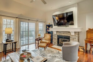 TV, fireplace, DVD player, books