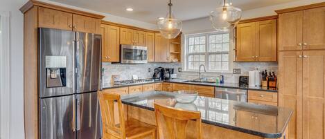 Fridge, microwave, stovetop, dishwasher