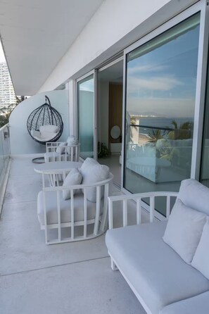 Terrace/patio - Oceanfront Peninsula PtoVallarta/3BR• (Puerto Vallarta)
