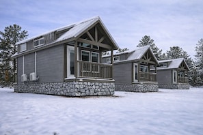 Exterior - Forest View Luxury Cabin (Williams)