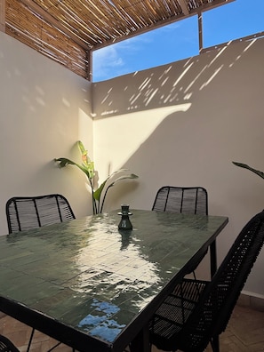 Outdoor dining - Riad Dar Isaliya (Marrakesh)