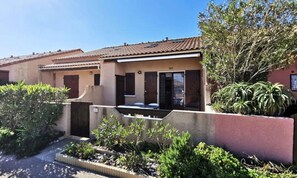 Exterior - Villa in France 100m From the Beach (Leucate)