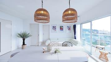 Executive Condo, Balcony, Resort View | Interior