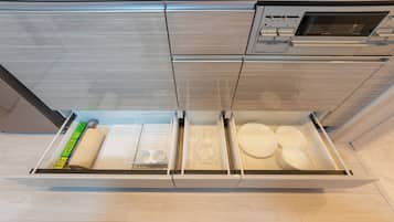 Fridge, microwave, stovetop, cookware/dishes/utensils