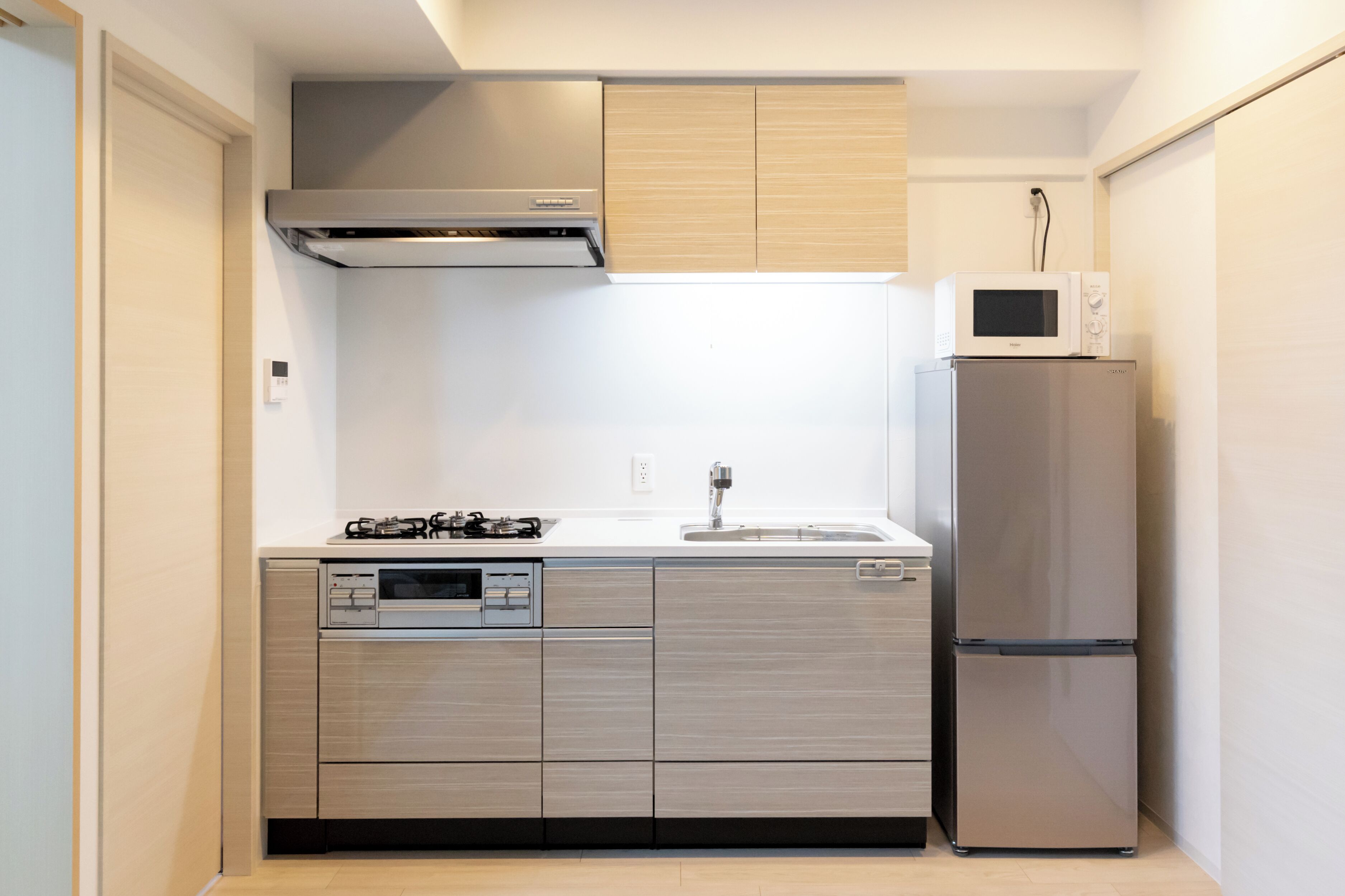 Fridge, microwave, stovetop, cookware/dishes/utensils