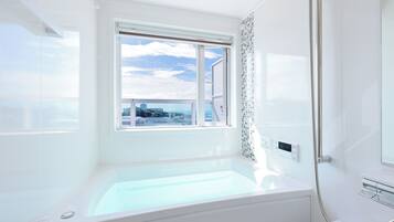 Condo, Beach View | Bathroom | Combined shower/tub, free toiletries, hair dryer, slippers