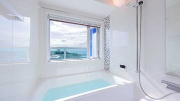 花灑/浴缸組合、風筒、拖鞋、提供毛巾