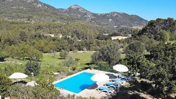 Hồ bơi trong nhà, hồ bơi ngoài trời