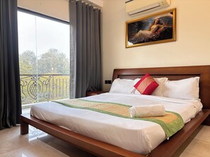 3 bedrooms, iron/ironing board, WiFi, bed sheets - Fortune Home Service Apartment 3BHK, J-130 Saket (New Delhi)