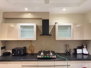 Micro-ondes, four, plaque de cuisson