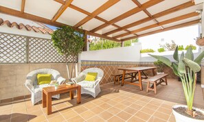 Outdoor dining - Casa Febrer (Ciutadella de Menorca)