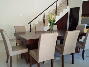 Villa, 3 Bedrooms, Private Pool, Garden View | Dining - Juada Garden (Seminyak)