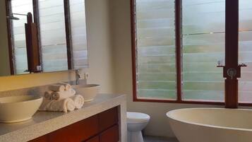 Villa, 3 Bedrooms, Private Pool, Garden View | Bathroom