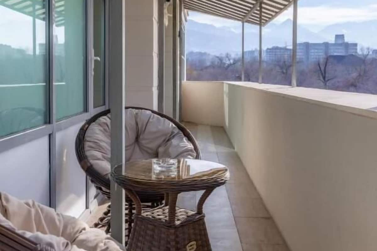 Suite, Balcony, City View