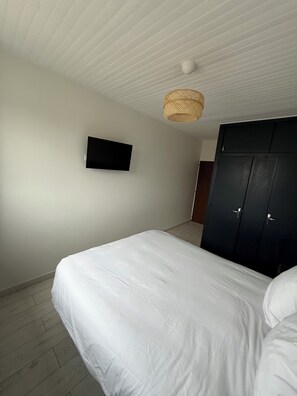 3 bedrooms, WiFi, bed sheets