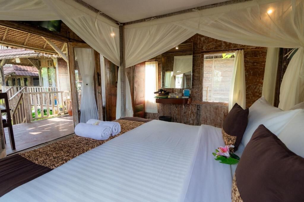 Room, 1 Bedroom, Smoking, Pool View | 1 bedroom