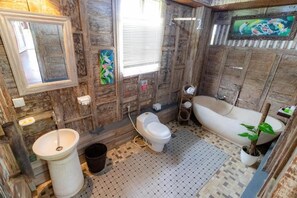 Room, 1 Bedroom, Smoking, Pool View | Bathroom
