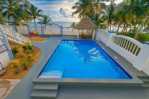 Your Perfect Coastal Escape 🌴