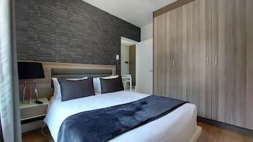 9 Schlafzimmer, Bügeleisen/Bügelbrett, kostenloses WLAN, Bettwäsche
