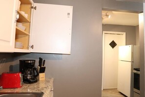 Microwave, oven, stovetop, dishwasher - Budget Quiet Full 2BR Apartment (Jersey City)