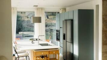 Tủ lạnh, lò vi sóng, lò nướng, máy rửa bát