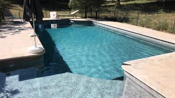 Hồ bơi trong nhà, hồ bơi ngoài trời