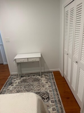 1 dormitorio, tabla de planchar con plancha, wifi