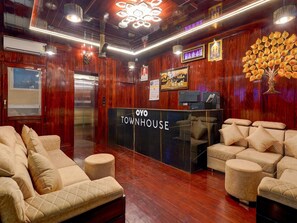 House | Reception - Super Townhouse NK Vivanta Luxury Rooms (Sriperumbudur)