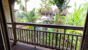 Bungalow, 2 Bedrooms, Smoking | Property grounds