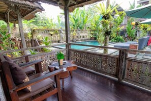 Chambre, 1 chambre, fumeur, vue sur la piscine | Jardin