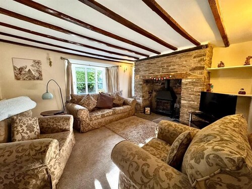 Priory Cottage, Clifford 
Beautiful Detached 4-Bed Retreat Near Hay-on-Wye