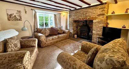 Priory Cottage, Clifford
Beautiful Detached 4-Bed Retreat Near Hay-on-Wye