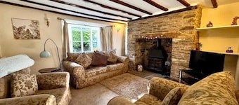 Priory Cottage, Clifford
Beautiful Detached 4-Bed Retreat Near Hay-on-Wye