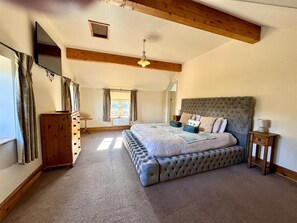 4 bedrooms, iron/ironing board, WiFi, bed sheets - Priory Cottage, Clifford 
Beautiful Detached 4-Bed Retreat Near Hay-on-Wye (Clifford)