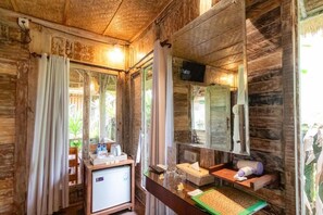 Room, 1 Bedroom, Smoking, Garden View | Interior