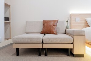 40-inch flat-screen TV with digital channels, streaming services - b&Kuromon 3 (Osaka)